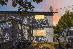 1024 Dunford Ave Langford, BC V9B 2S5