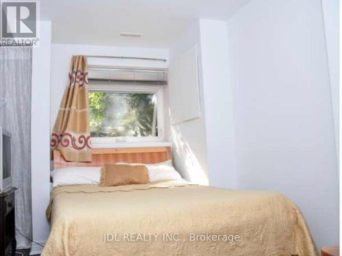 MASTERBEDROOMB MAIN FLOOR - 118 SHUTER ST STREET , Toronto, Ontario M5A 2N6 3