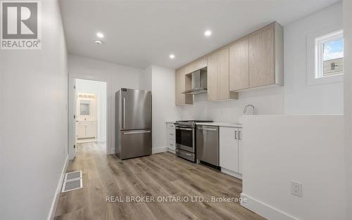 5 - 14 HATFIELD CRESCENT , Toronto, Ontario M9W 2R8 3