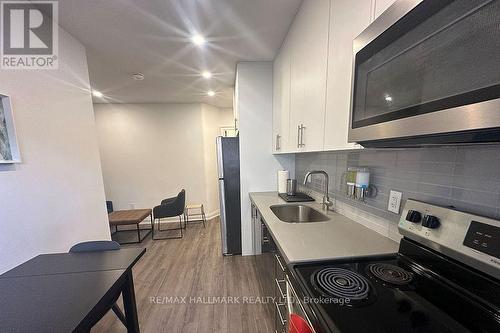 4 - 595 ST CLAIR AVENUE W , Toronto, Ontario M6C 1A3 4