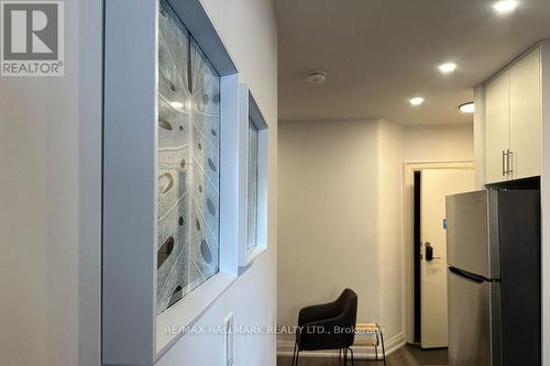 4 - 595 ST CLAIR AVENUE W , Toronto, Ontario M6C 1A3 5