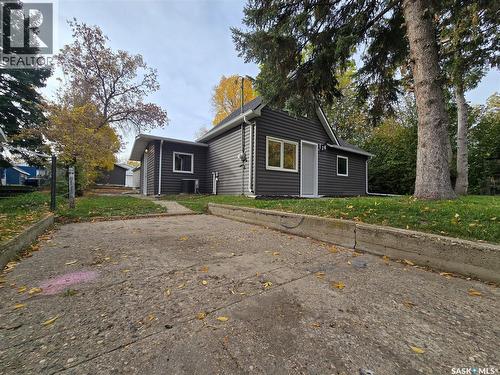 330 3Rd Avenue Se, Weyburn, SK 