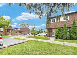 6214 THORNBERRY  Windsor, ON N8T 3A3