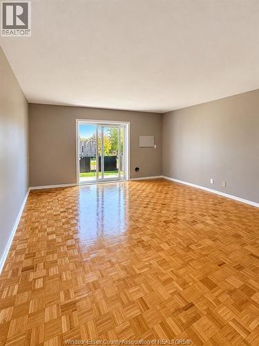 2985 MCKAY AVENUE Unit# 207 , Windsor, Ontario N9E 2R1 4