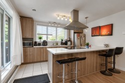 2-9105 Rue Lennon Brossard, QC J4Y 0L6
