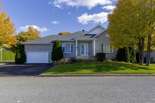 1242 Carré du Maire-Paquin  Trois-Rivières, QC G8V 2N5