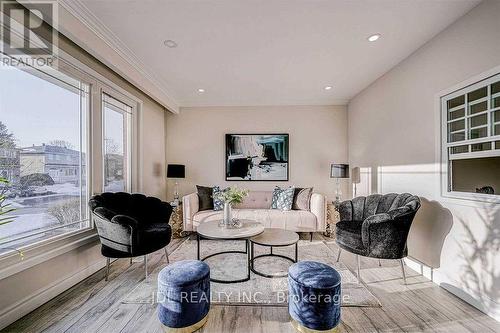 47 GREYHOUND DRIVE , Toronto, Ontario M2H 1K2 4
