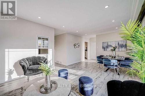 47 GREYHOUND DRIVE , Toronto, Ontario M2H 1K2 5