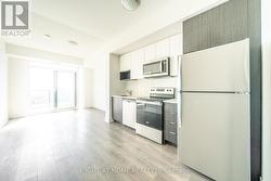 1310 - 204 BURNHAMTHORPE ROAD E  Mississauga, ON L5A 0B3