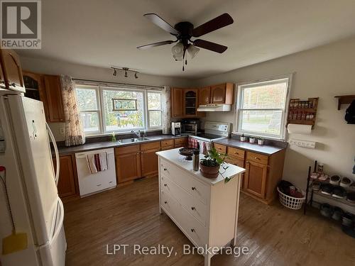 22 THIRD STREET N , Prince Edward County (Hallowell Ward), Ontario K0K 2T0 3