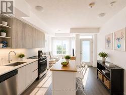 125 - 251 MANITOBA STREET  Toronto, ON M8Y 0C7