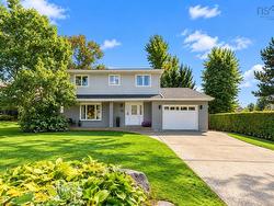 32 Bow Street  Dartmouth, NS B2Y 4P6