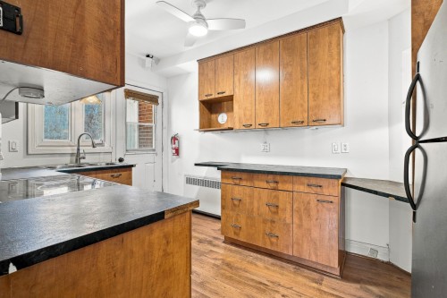 5852 Av. Somerled , Montréal (Côte-des-Neiges/Notre-Dame-de-Grâce), QC H3X 2A4 5