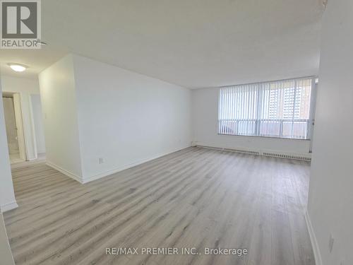 3390 WESTON ROAD , Toronto, Ontario M9M 2X3 2