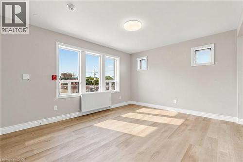 71 SANFORD Avenue S Unit# Unit 8 , Hamilton, Ontario L8M 2G7 3