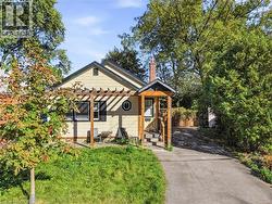 27 HOLLYWOOD Street S  Hamilton, ON L8S 3A9