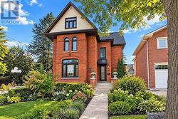 4 - 117 ROSEMOUNT AVENUE  Toronto, ON M9N 3B8