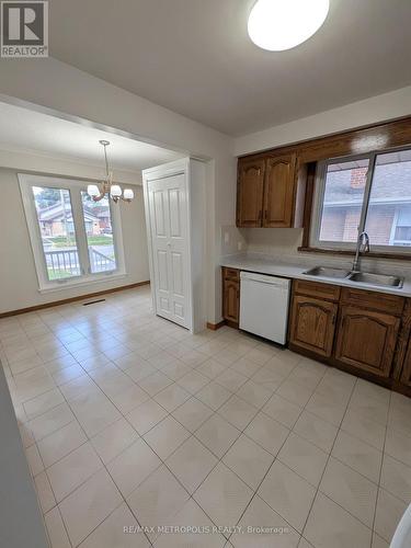 MAIN - 43 LEWISTON ROAD , Toronto, Ontario M1P 1X8 3