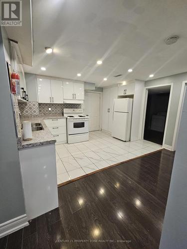 4473 MARSHDALE COURT , Mississauga, Ontario L5M 4G2 2