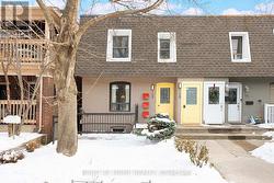 725 INDIAN ROAD  Toronto, ON M6P 2E2