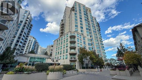 816 - 2111 LAKE SHORE BOULEVARD W , Toronto, Ontario M8V 4B2 2