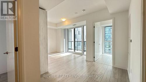 2808 - 400 KING STREET W , Toronto, Ontario M5V 0X8 3