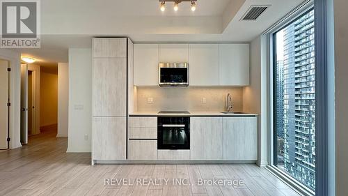 2808 - 400 KING STREET W , Toronto, Ontario M5V 0X8 5