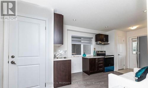 39 HASHMI PLACE , Brampton, Ontario L6Y 6K1 4