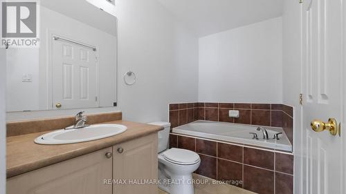 full bathroom, separate soaker tub - 316 Gotham Private, Ottawa, ON 