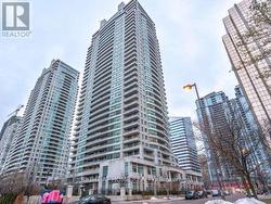 2501 - 23 HOLLYWOOD AVENUE  Toronto, ON M4L 2K4