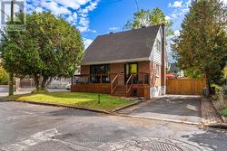 340 ST-DENIS STREET  Ottawa, ON K1L 5J2