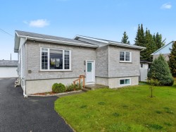 17 2e Avenue E.  Rouyn-Noranda, QC J0Y 1C0
