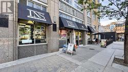 3 - 148 SPADINA AVENUE  Toronto, ON M5V 2L8