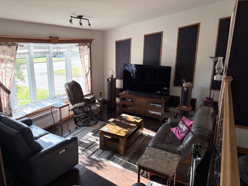 Salon - 251 Rue Champlain, Sept-Îles, QC 