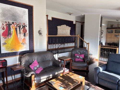 Salon - 251 Rue Champlain, Sept-Îles, QC 