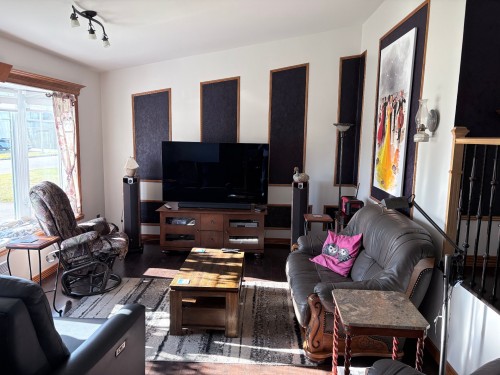 Salon - 251 Rue Champlain, Sept-Îles, QC 