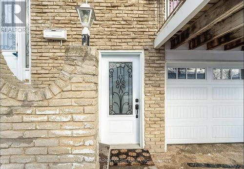 25 ABELL DRIVE , Brampton, Ontario L6V 2W1 2
