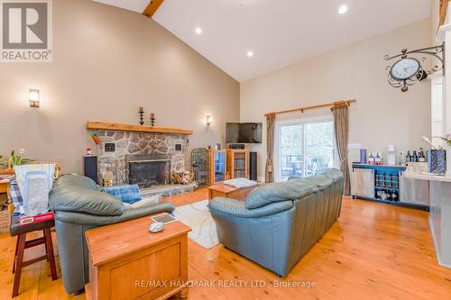 361 LAKE DRIVE N , Georgina, Ontario L4P 3C8 4