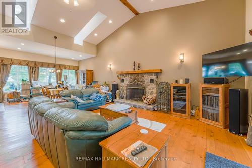 361 LAKE DRIVE N , Georgina, Ontario L4P 3C8 5