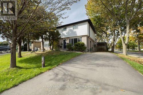 4 Glamis Court, Hamilton, ON 