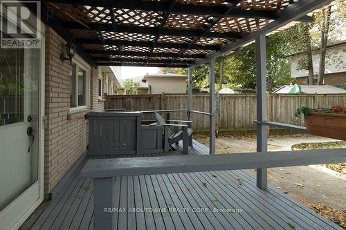 4 Glamis Court, Hamilton, ON 