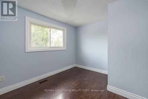 4 Glamis Court, Hamilton, ON 