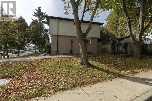 4 Glamis Court, Hamilton, ON 