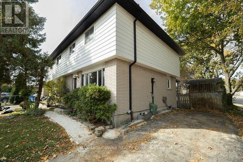 4 Glamis Court, Hamilton, ON 