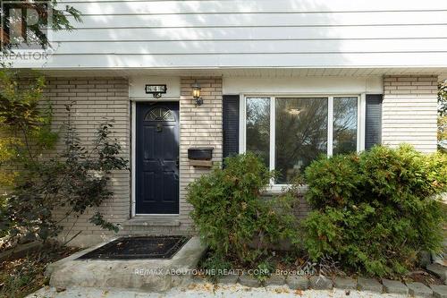 4 Glamis Court, Hamilton, ON 