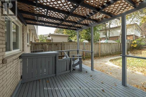 4 Glamis Court, Hamilton, ON 