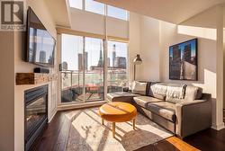 915 - 77 LOMBARD STREET Toronto, ON M5C 3E1