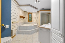 Salle de bains attenante à la CCP - 