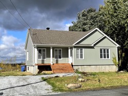 1518 Ch. des Coteaux Farnham, QC J2N 0M2