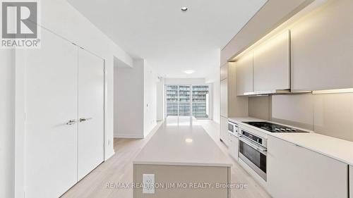 3512 - 101 PETER STREET , Toronto, Ontario M5V 2G9 5